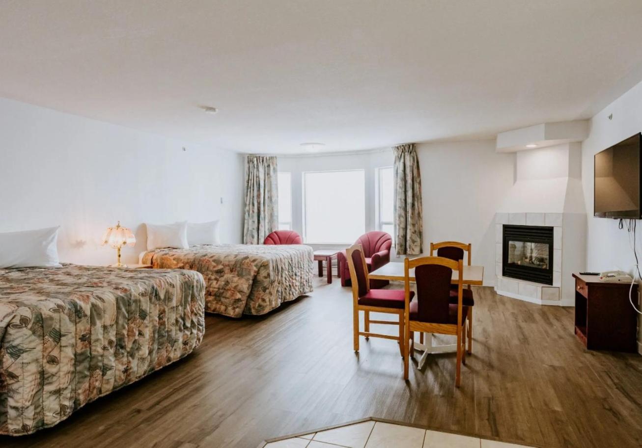 Western Budget Plus Mosaic Suites Penhold Eksteriør bilde