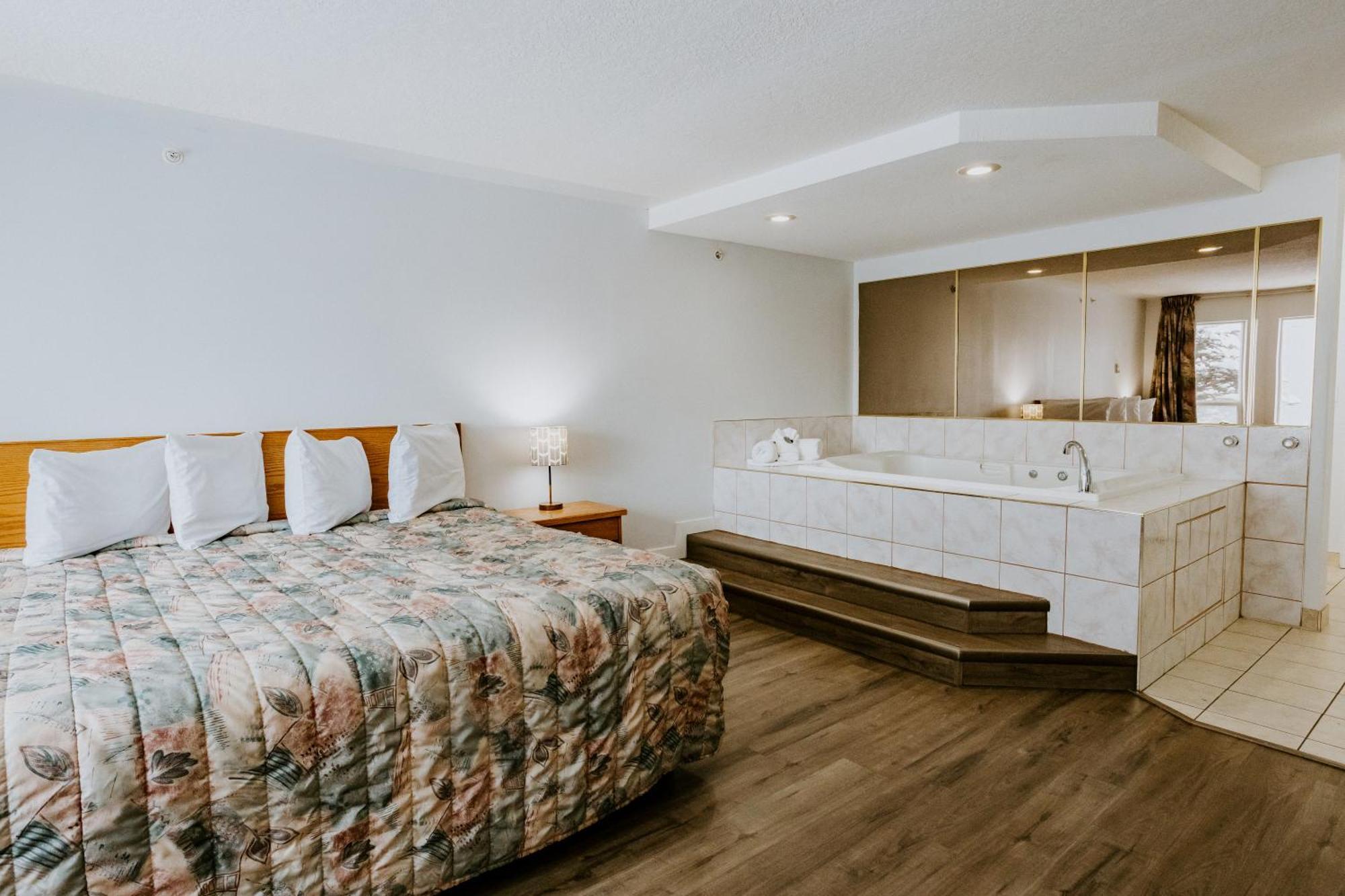 Western Budget Plus Mosaic Suites Penhold Eksteriør bilde