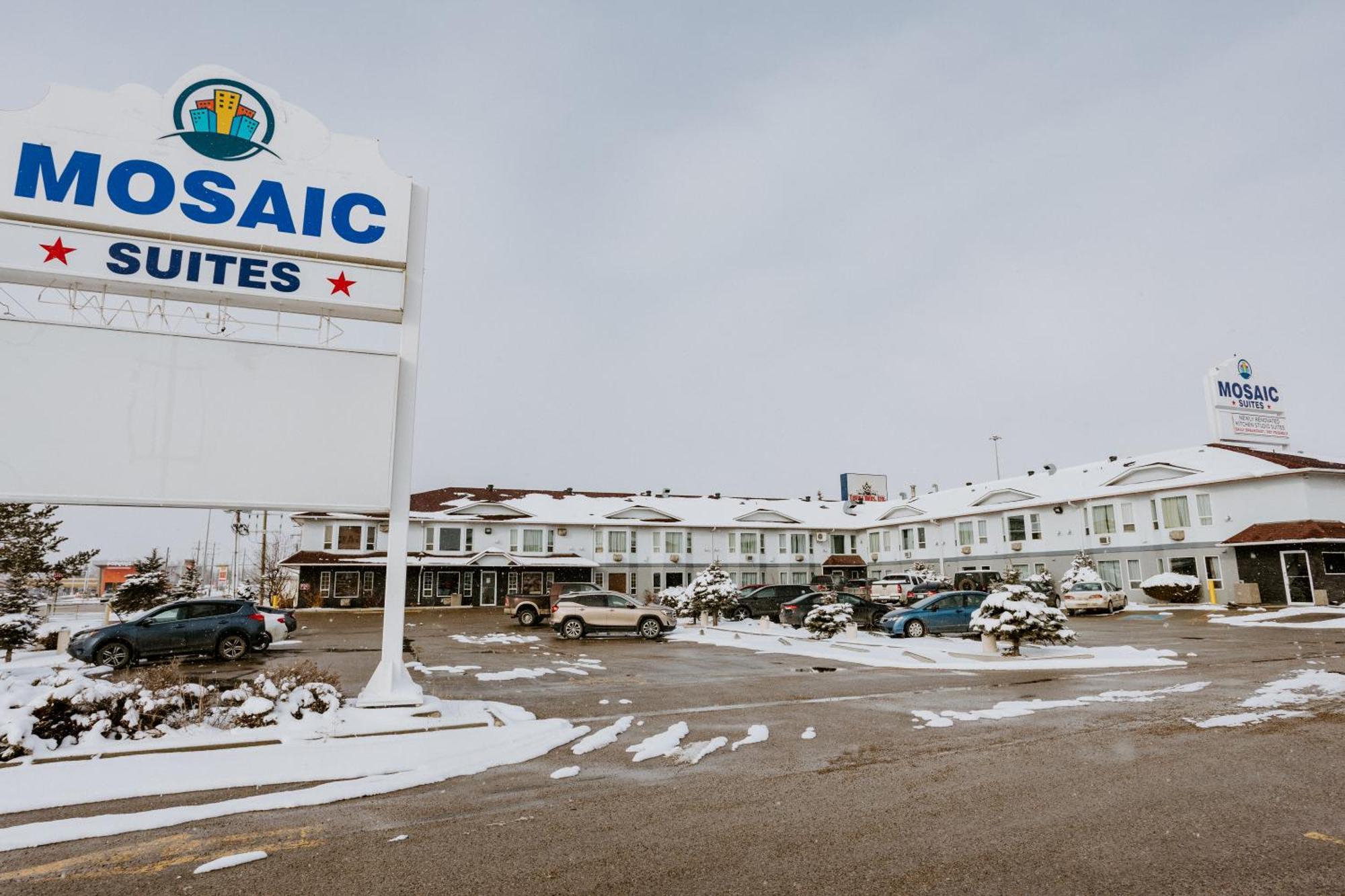 Western Budget Plus Mosaic Suites Penhold Eksteriør bilde
