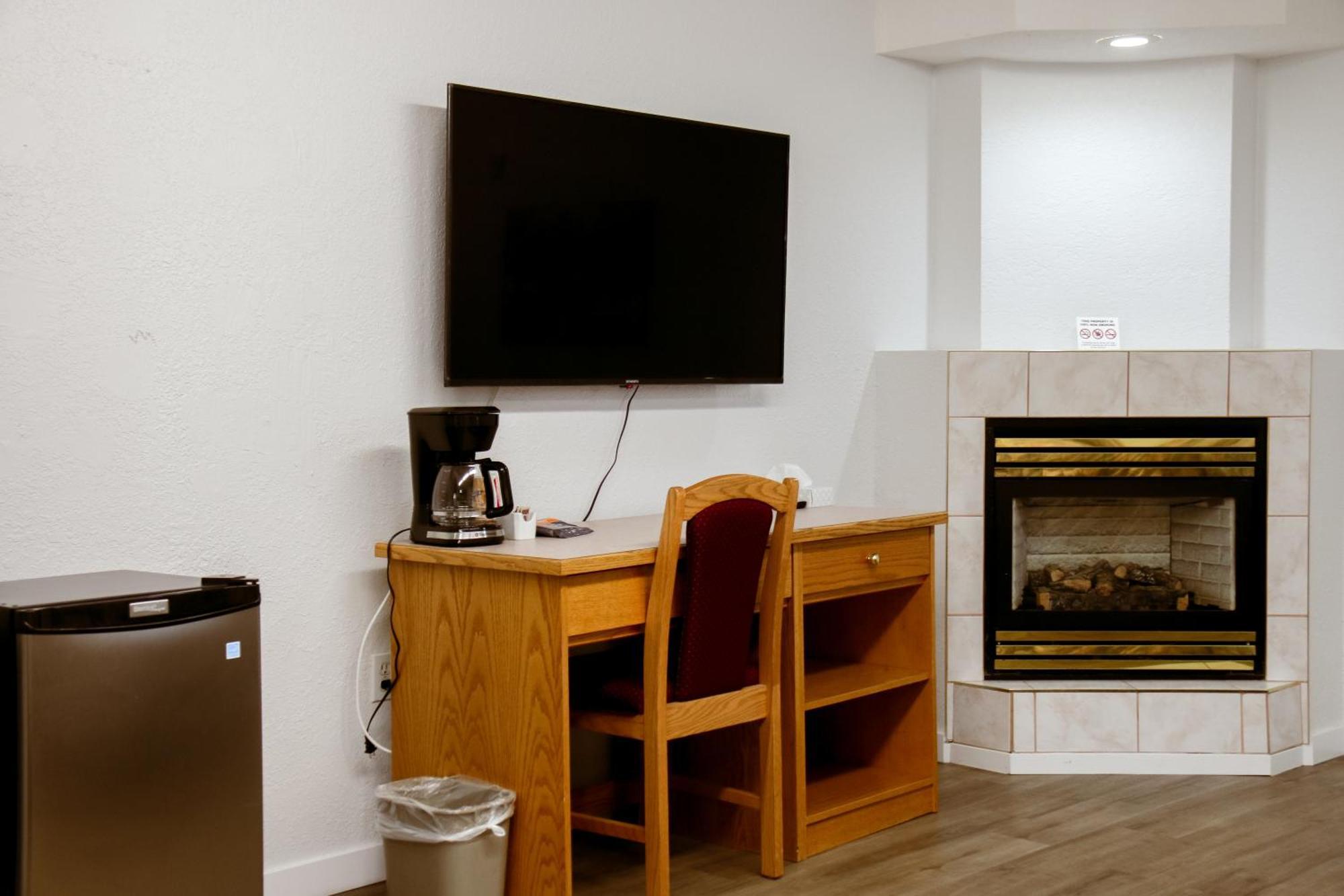 Western Budget Plus Mosaic Suites Penhold Eksteriør bilde